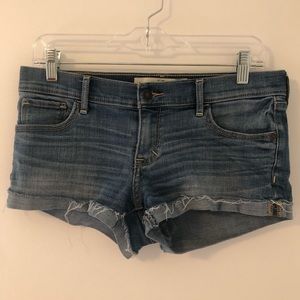 A & F size 4 (W 27) medium wash jean short